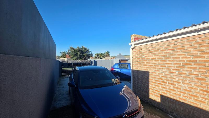 4 Bedroom Property for Sale in Glenwood Western Cape